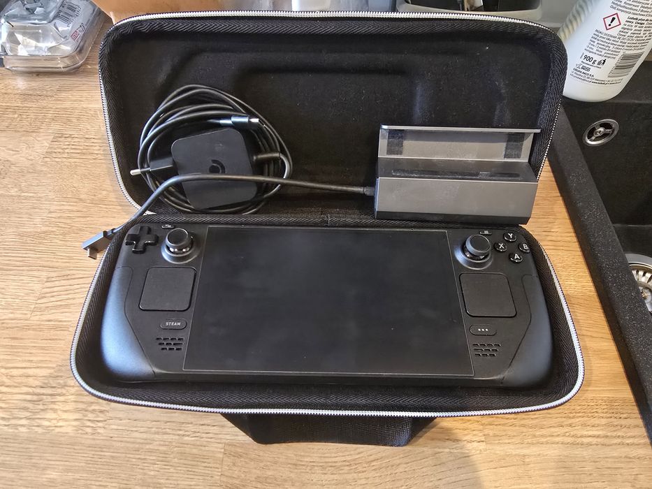 Steam deck Oled 512GB + stacja dokująca