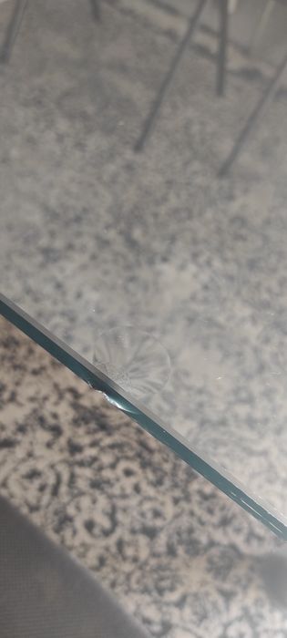 Mesa de vidro com 6 cadeiras