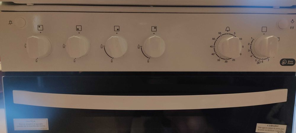 Fogão e forno Zanussi praticamente novo