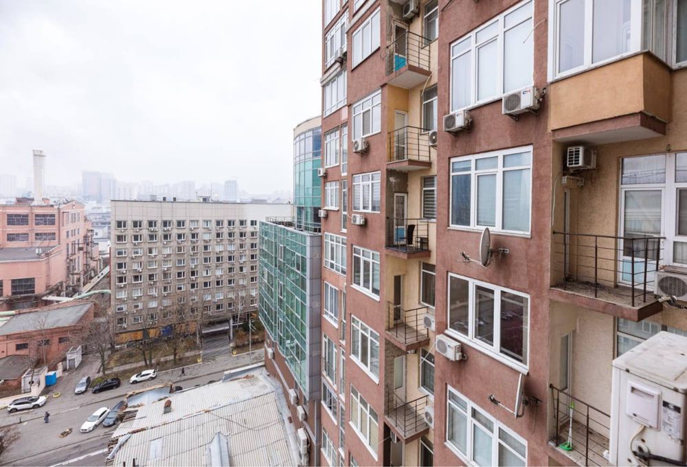 Вул Жилянська 118,поруч вул Липківського,5 хв до зал.вокзала