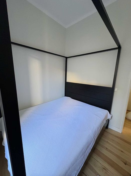 Cama com Dossel Preta