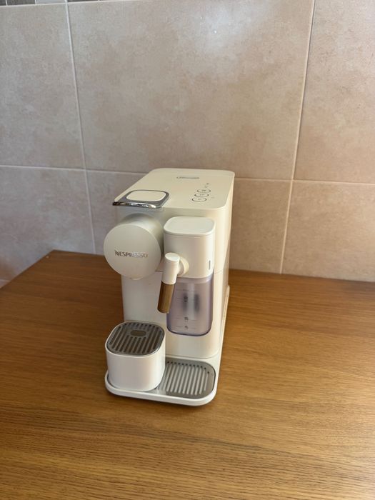 Máquina Nespresso De'Longhi Latissima One