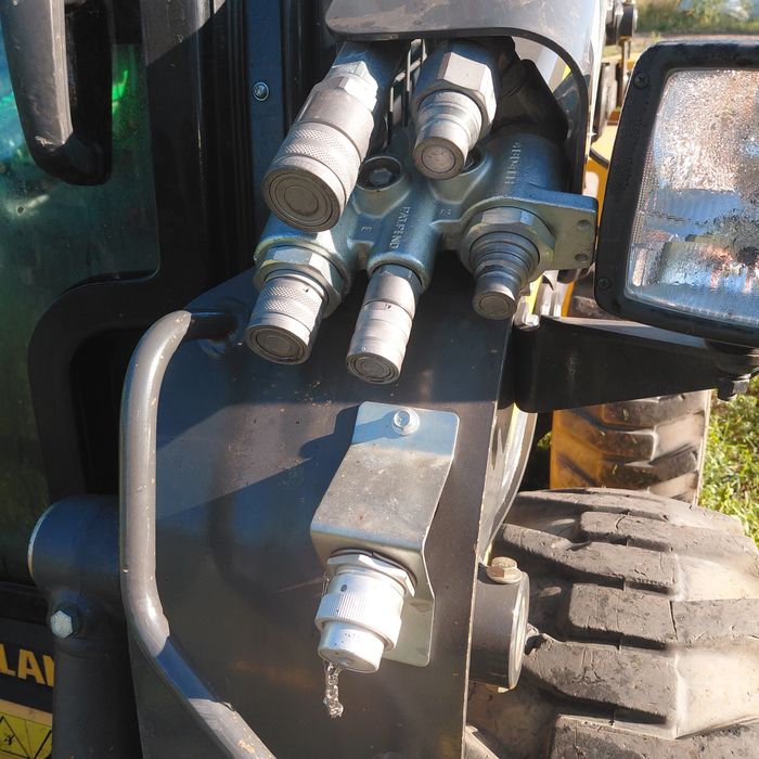 Sprzedam Ladowarke burtowa New Holland  L218
