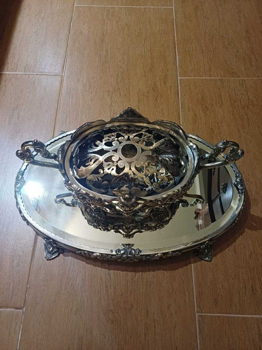 Imponente Centro de Mesa em prata