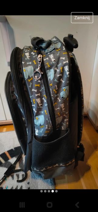 Plecak szkolny na kółkach. Motyw pies.