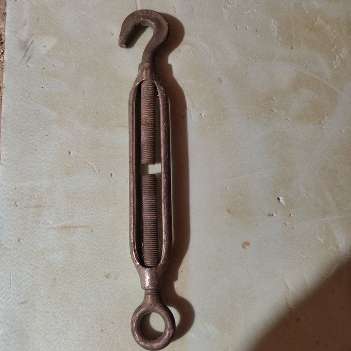 Esticador como novo muito forte.