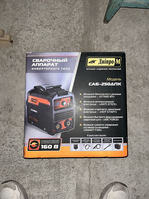 Сварочный инвертор Дніпро-М САБ-250ДПК