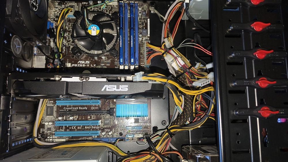 Игровой компьютер с монитором