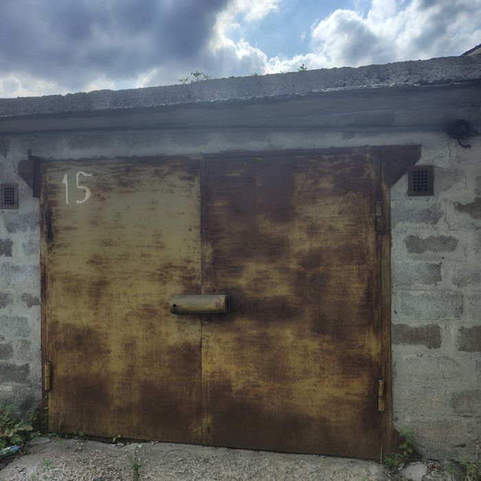 Гараж на масиві старого горгазу