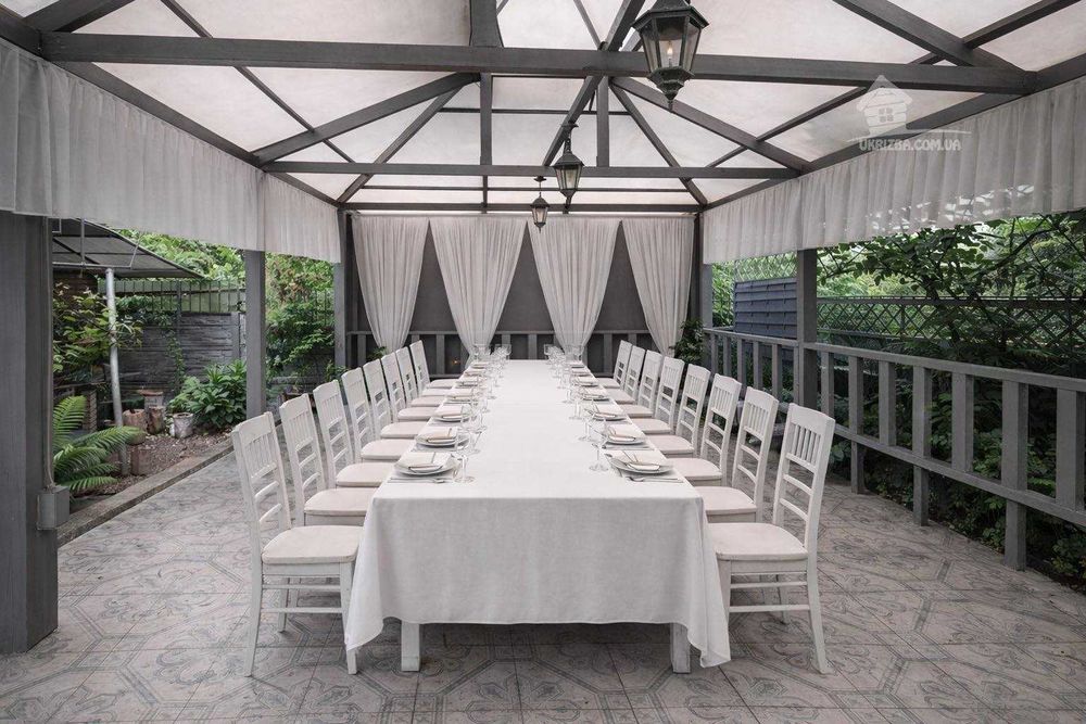 Дом 450 кв. До 35 человек. Сауна, беседка, теннис, генератор, бассейн.