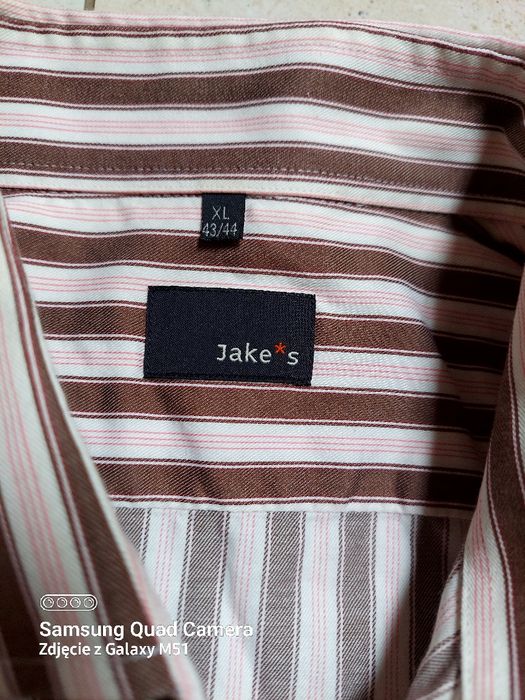 Męska koszula w paski.