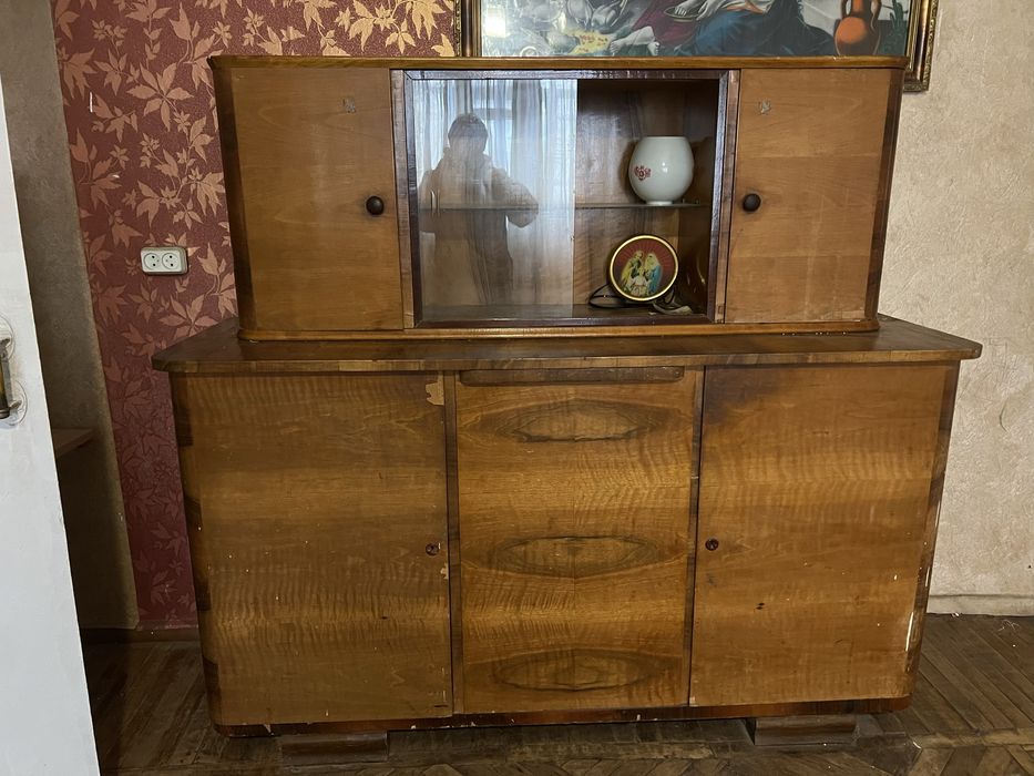 Продам старовиний сервант!