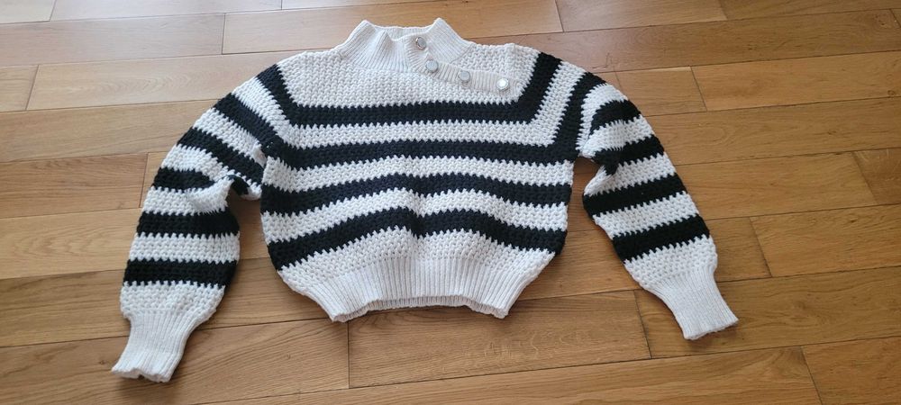 Sweter czarno-kremowy