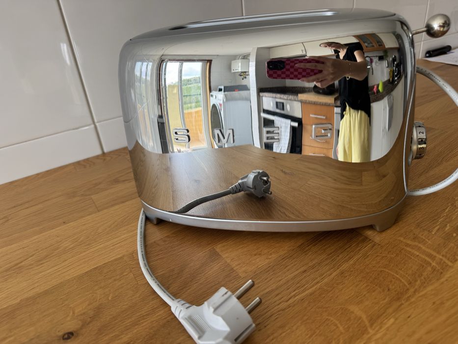 Torradeira Smeg prateada Anni 50 de 950W com 2 fendas curtas