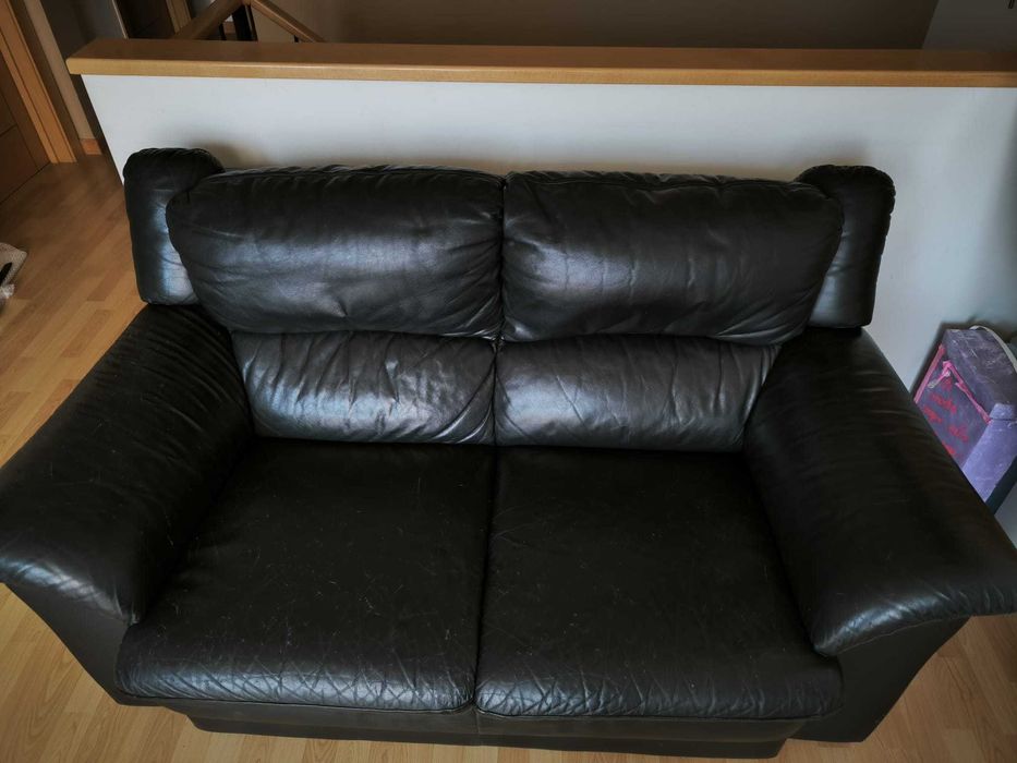 Conjunto de dois Sofás em pele preta