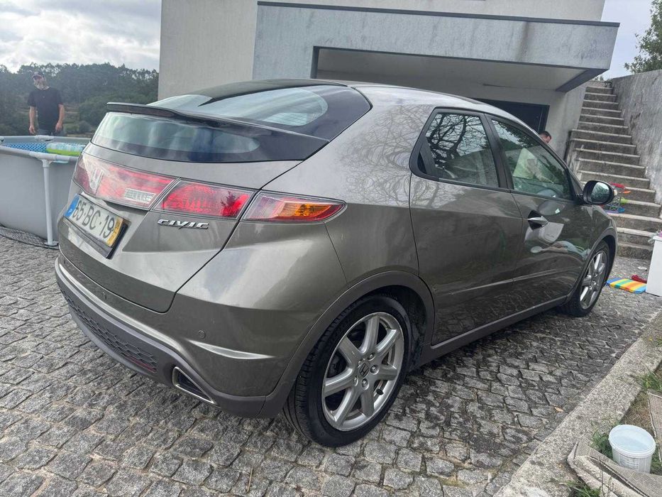Honda Civic 1.8 i-VTEC, gasolina, 140 cv, caixa manual de 6 velocidades, de 2006