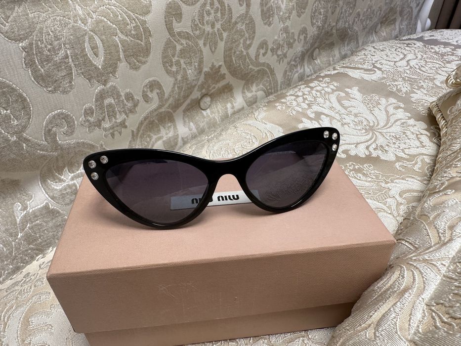 Окуляри Miu miu в фірменному футлярі  ,наявний чохол і коробка  чох