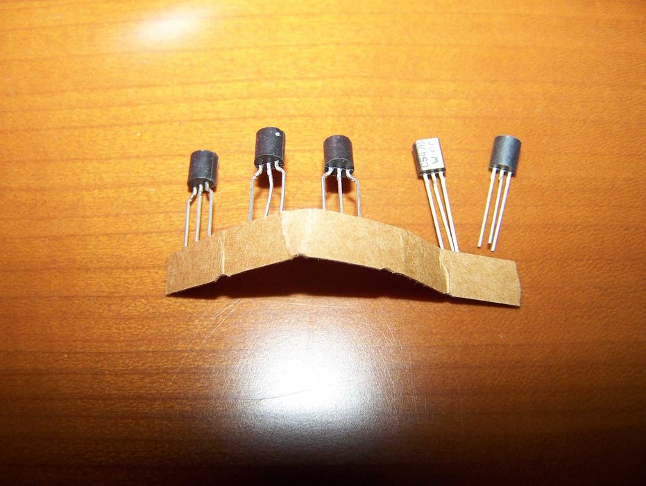 3 Transistors BC327/16 e 1 - 9012