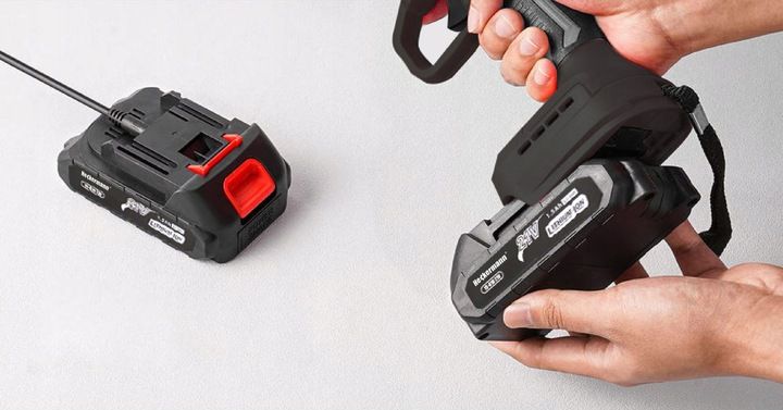 Ręczna Piła Łańcuchowa Akumulatorowa Elektryczna Pilarka 6" 2x Akumula