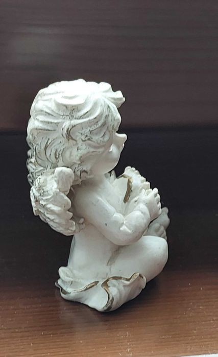 Вінтажна фігурка янголятка (путто) з resin | Колір слонова кістка