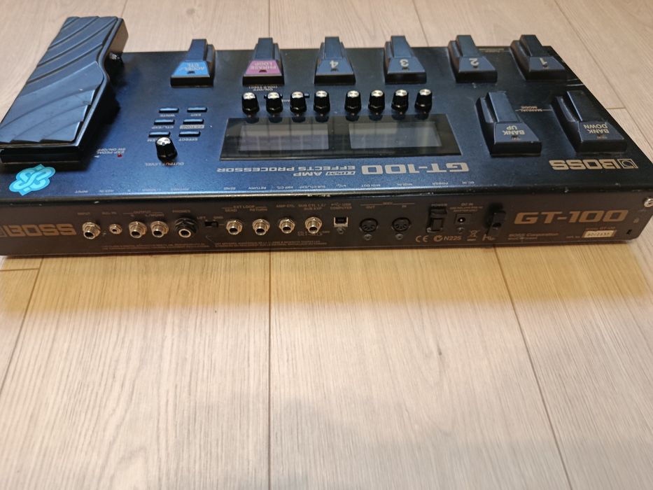 Procesor, efekt gitarowy Boss Gt100 ver.2