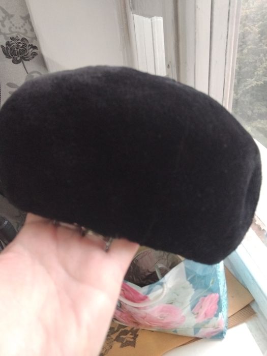 Продам жіночий берет,  хутряний