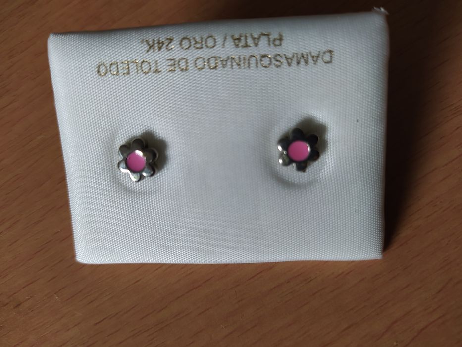 Brincos flor rosa e prateado