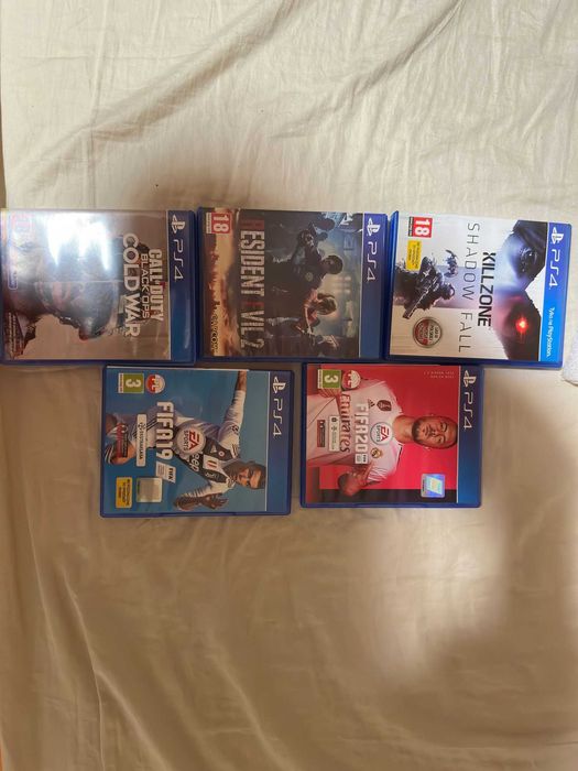 Play Station 4 1TB + 2PADy ze stacją ładującą