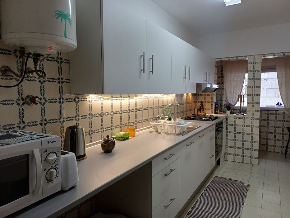 Alugo quarto em apartamento T2