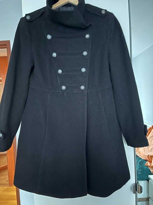 Czarny płaszczyk damski