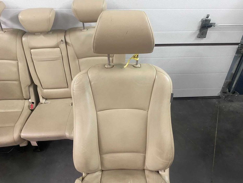 Салон сидіння сидения Subaru Tribeca 05-14р. Без правого сидіння