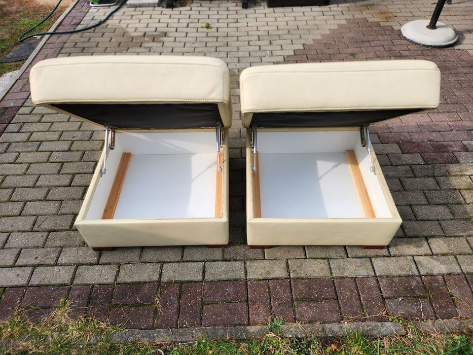 Dwie duże pufy ze skóry naturalnej.