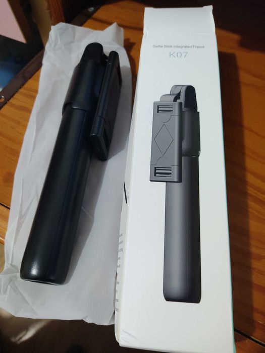 Pau de Selfie extensível com comando sem fios bluetooth - Aceito Troca