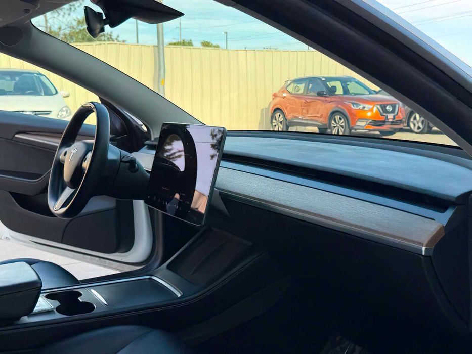 Tesla Model 3 Long Range      2022