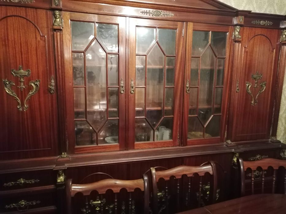 Mobília de sala de jantar estilo Império, bom estado de conservação