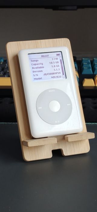 Apple iPod Classic 4th Generation Monochromatic 20gb