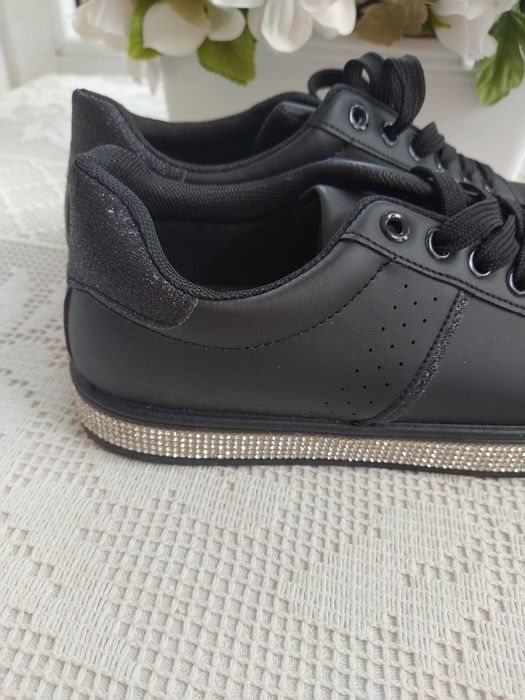 Sapatilhas / Ténis pretas com brilhantes - Tamanho 38 - Novas!