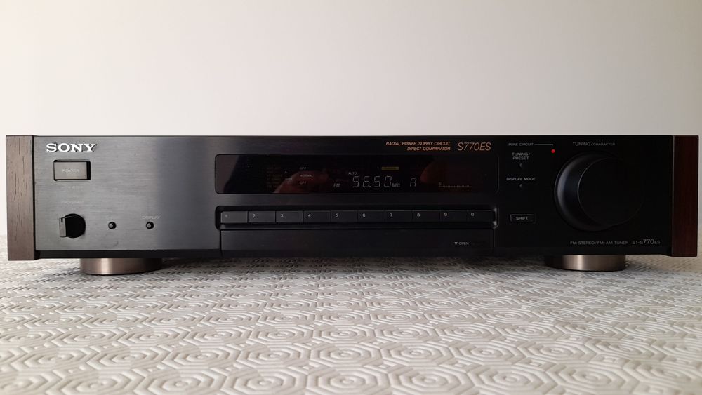 Sony ST - S770ES FM Stereo / FM-AM Radio Tuner