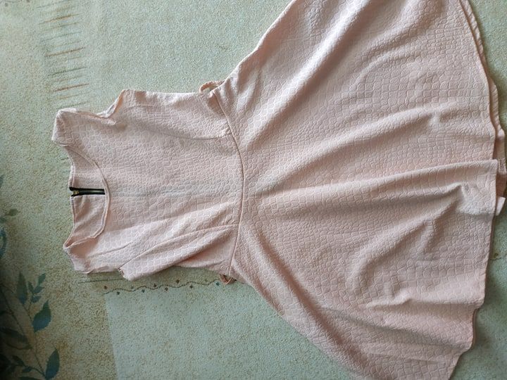 łososiowa pudrowo różowa sukienka letnia modna krótka ubranie