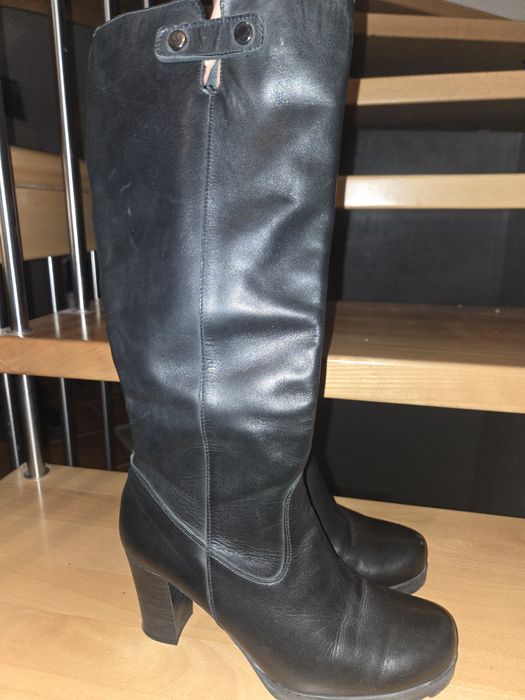 Nowe skórzane kozaki 39