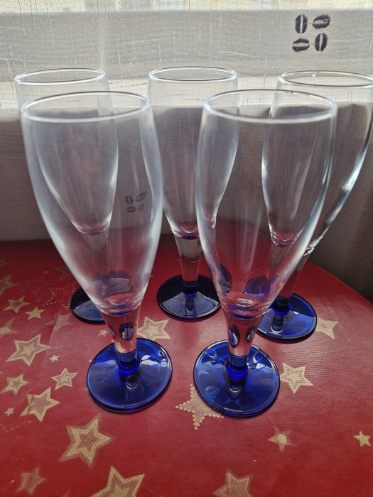 5 copos de Champanhe