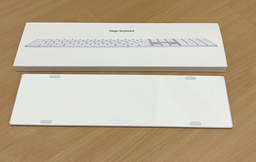Apple Magic Keyboard com Conector Lightning - Como Novo / Excelente Estado