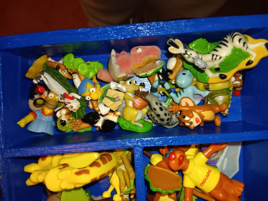 Várias figuras raras/bonecos