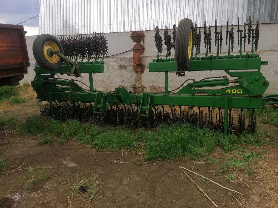 Продам сівалку John Deere 455 та інше навісне. Закриття господартства.