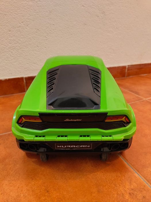 Mala criança lamborghini