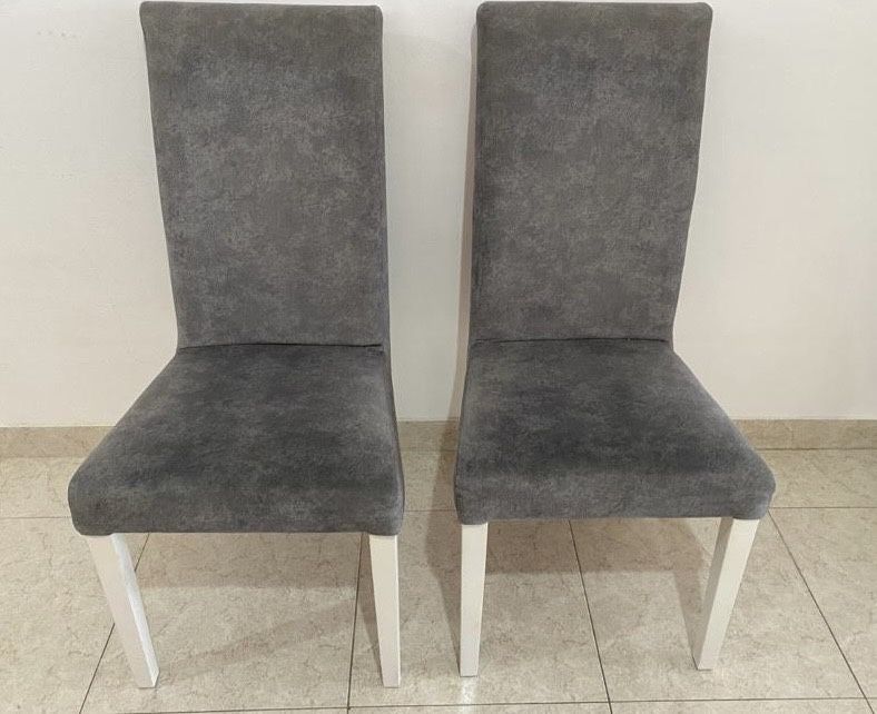 2 cadeiras cinzentas