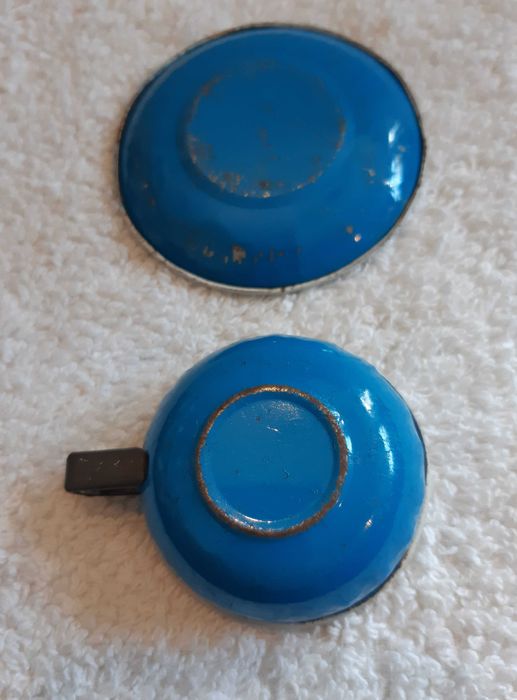 Brinquedo antigo - Chávena e Pires em esmalte