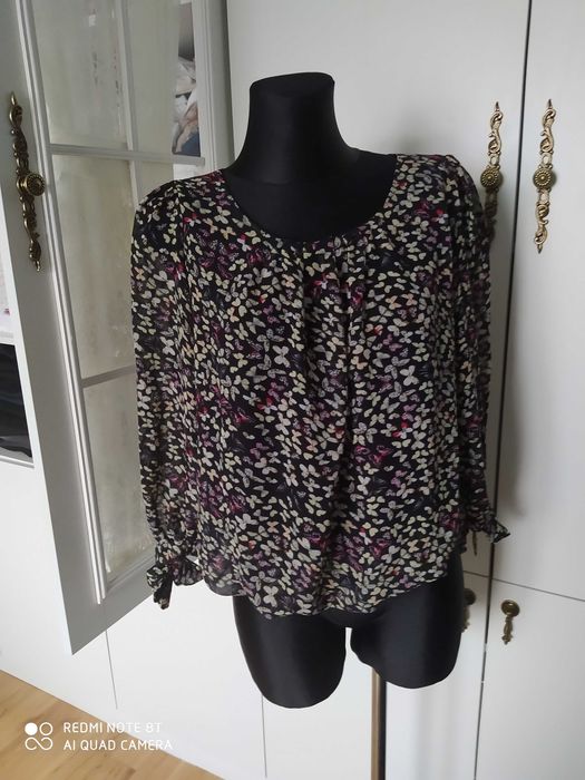 Select czarna w kolorowe motyle bluzka, rozmiar M