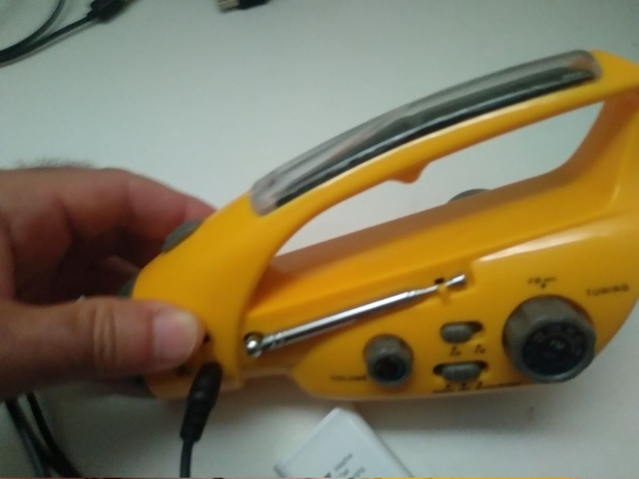 Крутой Фонарь с Радио, Заряжать и Динамо и от Солн.Панели и в Розетку!