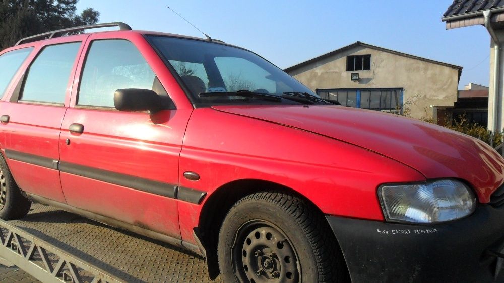 Ford Escort,16V,benzyna,kombi,czerwony,przeznaczony na części